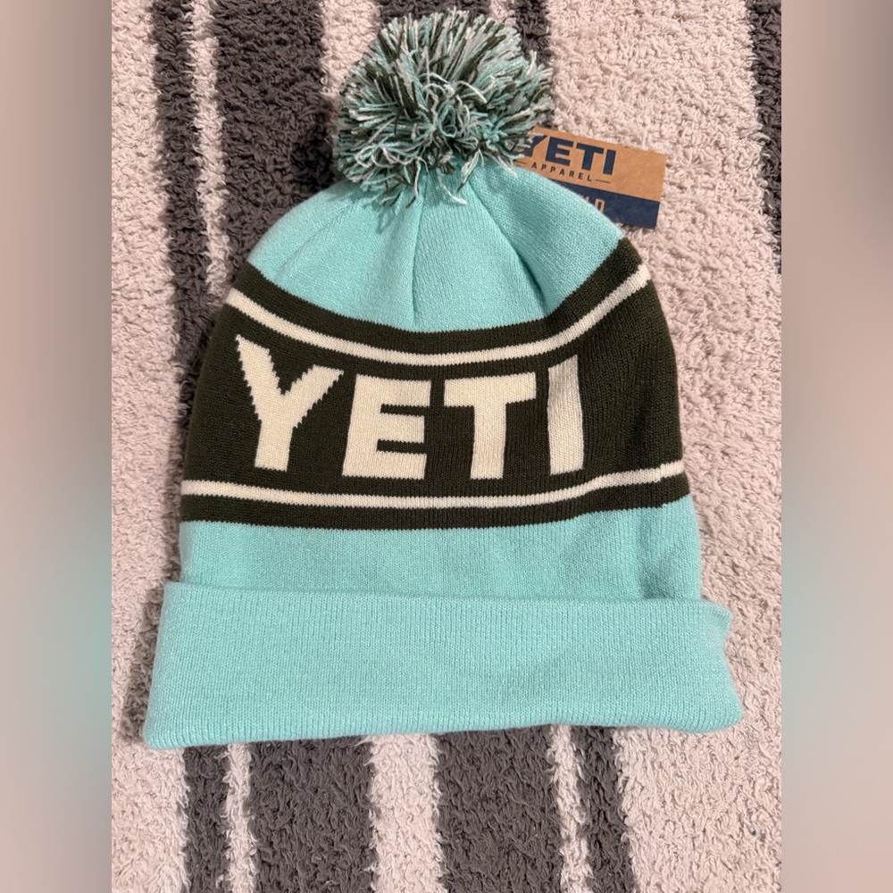 NWT WOMENS YETI 
Retro Knit Hat
Seafoam and Green